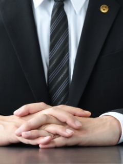 保険会社から治療費の支払いを打ち切ると言われた。